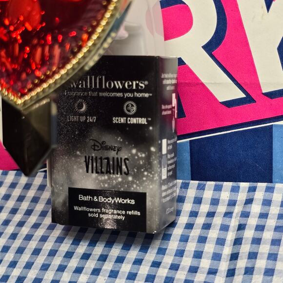 BBW Disney Evil Queen Pierced Heart Lights Up 24/7 Wallflower Fragrance Plug In - Picture 2 of 3